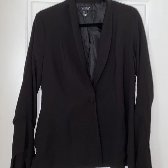 Black blazer with flowy long sleeves - Picture 3 of 3
